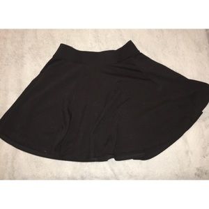 H&M BLACK SKATER SKIRT SIZE 6